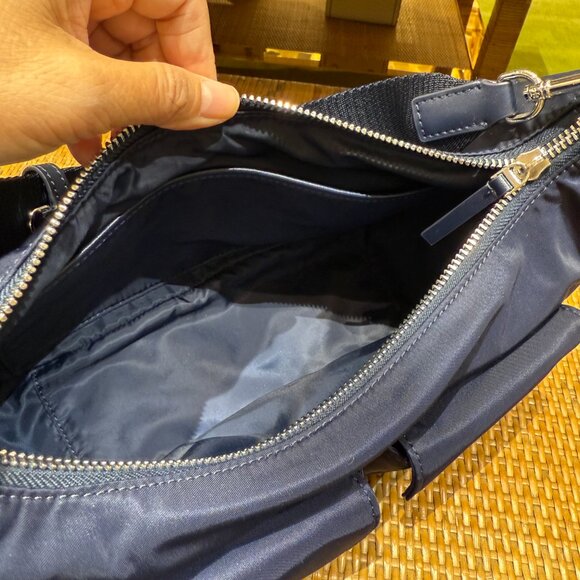 Best Price ‼️Tory Burch Nylon Convertible Shoulder Bag 164444 $450 - Picture 6 of 12